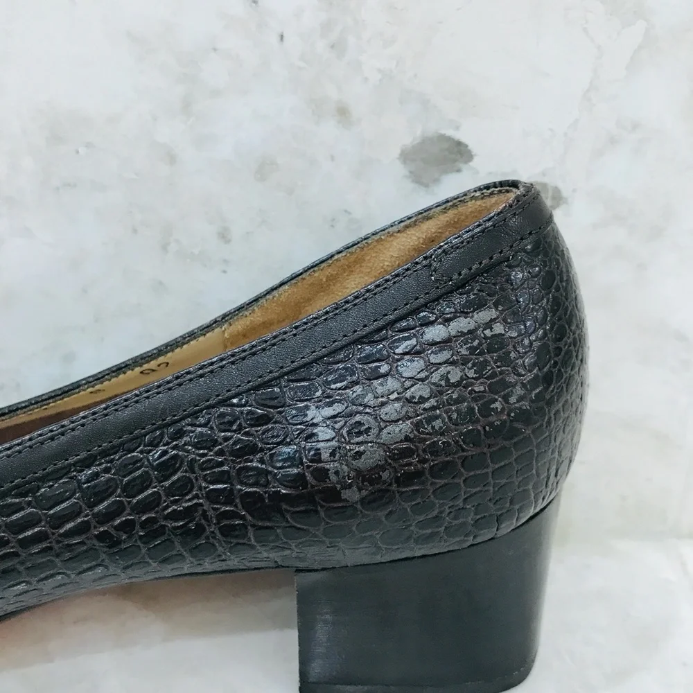 SALVATORE FERRAGAMO {8A2} Brown Embossed Leather Pumps - Picture 6 of 15